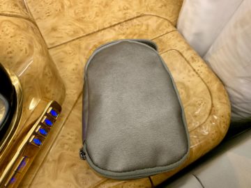 emirates alte first class a380 amenity kit 1