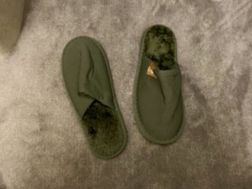 emirates alte first class a380 amenity kit slipper