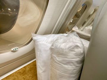 emirates alte first class a380 bett decke