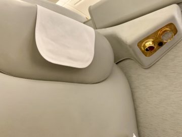 emirates alte first class a380 sitz kopfstuetze