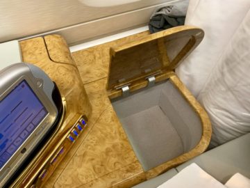emirates alte first class a380 staufach 2