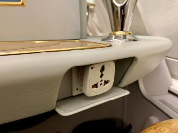 emirates alte first class a380 steckdose