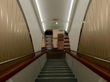 emirates alte first class a380 treppe