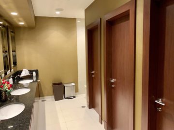 emirates lounge tokio narita bad 1