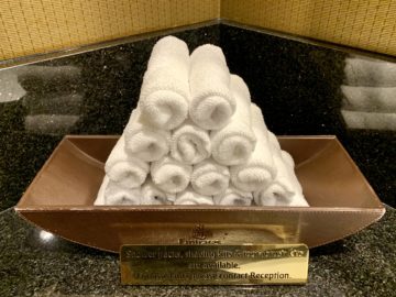 emirates lounge tokio narita bad handtuecher