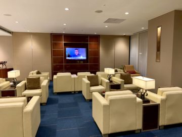 emirates lounge tokio narita fernsehecke