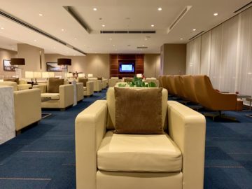 emirates lounge tokio narita sitze 4