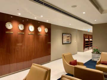 emirates lounge tokio narita uhren