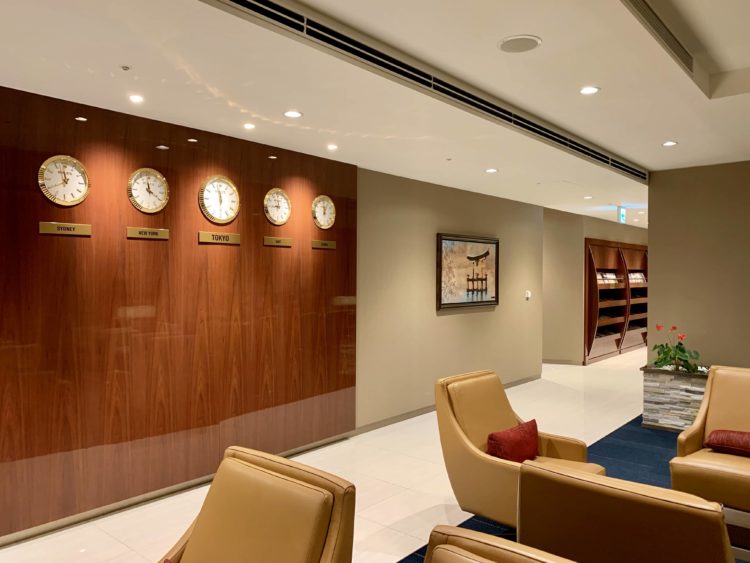 emirates lounge tokio narita uhren