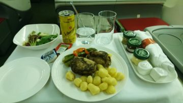 ethiopian airlines business class boeing 777 200lr abendessen1 chicken v3
