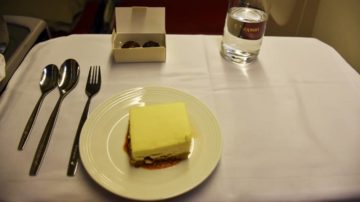 ethiopian airlines business class boeing 777 200lr abendessen1 dessert v3