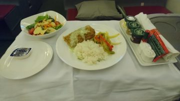 ethiopian airlines business class boeing 777 200lr abendessen2 lachs
