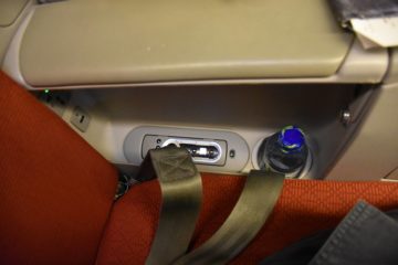 ethiopian airlines business class boeing 777 200lr controller steckdose wasserflaschejpg 1