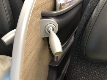 eva air business class a330 300 leselampe
