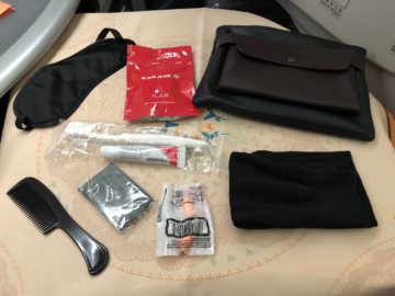 eva air business class boeing 777 300 amenity kit ausgepackt