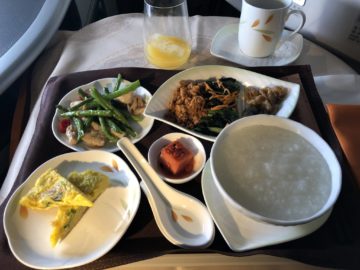 eva air business class boeing 777 300 asiatischen fruehstueck