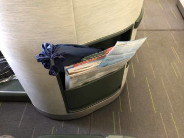 eva air business class boeing 777 300 boardmagazing slipper