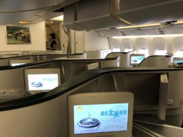eva air business class boeing 777 300 kabine hinflug ansicht hinten