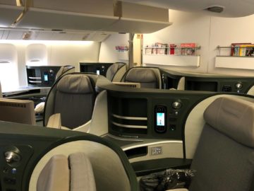 eva air business class boeing 777 300 kabine hinflug vordereansicht