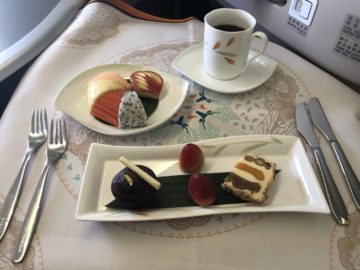 eva air business class boeing 777 300 nachtisch
