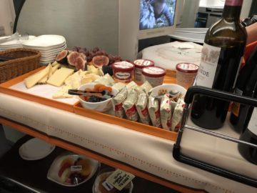 eva air business class boeing 777 300 nachtisch rollwagen