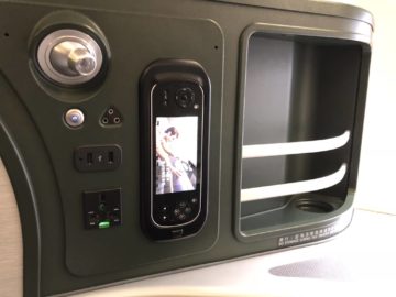 eva air business class boeing 777 300 stauraum controller