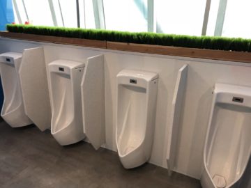 eva air lounge bangkok pissuar