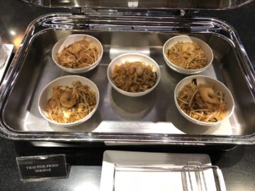 eva air lounge bangkok thai nudeln