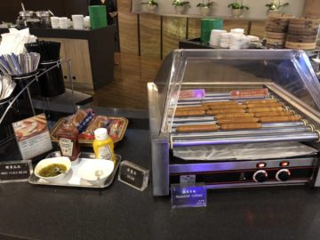 eva air lounge the star hotdogs