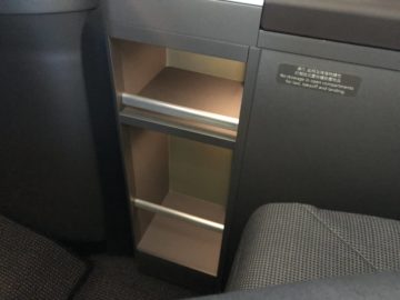 eva air neue business class boeing 787 9 ablagefach unten