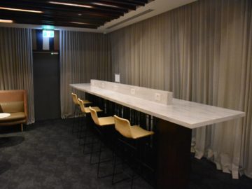 fiji airways premier lounge nadi arbeitsbereich im hinteren teil