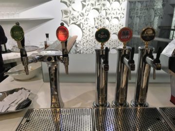 finnair lounge helsinki zapfhahn bier wein