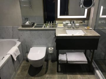 hilton budapest twin executive room badezimmer waschbecken