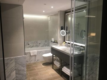 hilton budapest two bedroom suite badezimmer