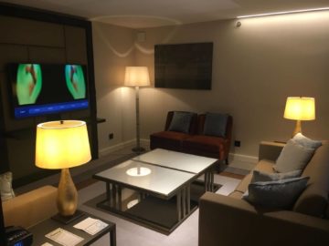 hilton budapest two bedroom suite wohnzimmer couches