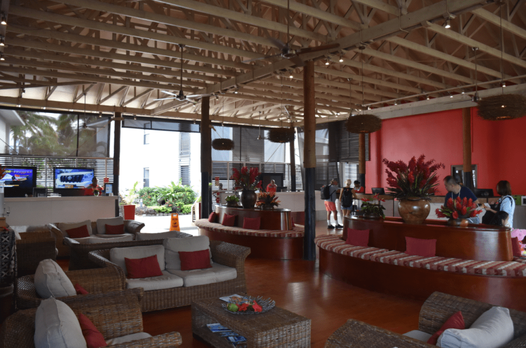 Die offene Lobby des Hilton Fiji Resorts