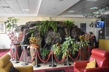 karibuni lounge entebbe brunnen