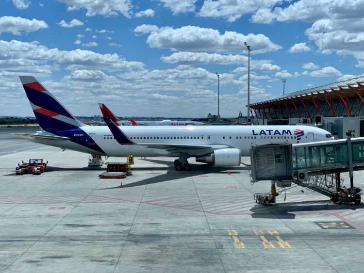 latam boeing 767 300er flugzeug madrid flughafen