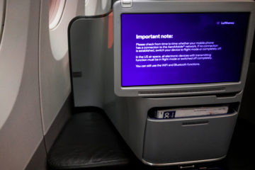 lufthansa business class airbus 350 fussablage monitor