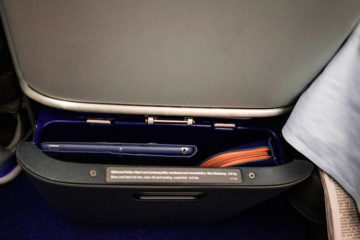 lufthansa business class airbus 350 stauraum unten monitor