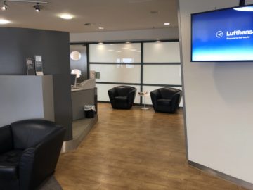 lufthansa business lounge bremen blick richtung eingangsbereich