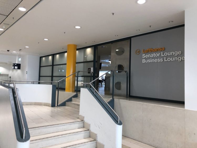 lufthansa business lounge bremen eingangsbereich