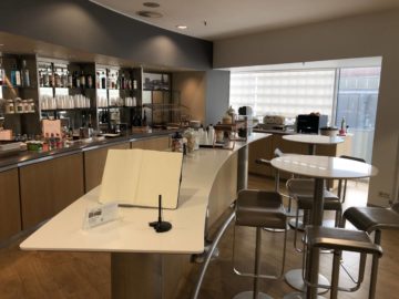 lufthansa business lounge bremen tresen buffetbereich