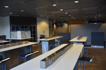 Am Eingang der Lounge, aber dennoch getrennt
