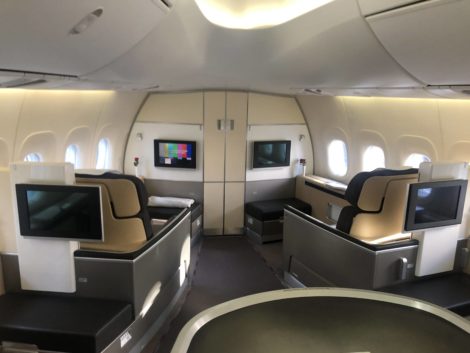 lufthansa first class boeing 747 8i flugzeugespitze