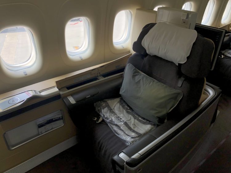 lufthansa first class boeing 747 8i sitzplatz 1a