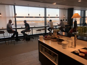 lufthansa panorama lounge frankfurt a26 blick auf das rollfeld