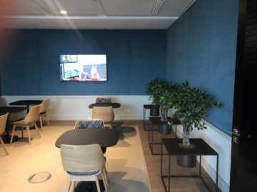 lufthansa panorama lounge frankfurt a26 sitzbereich tv