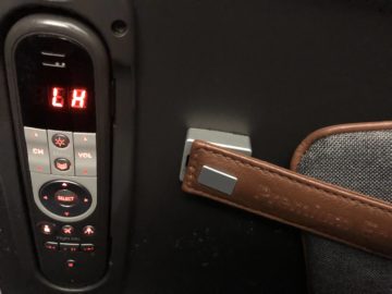 lufthansa premium economy b747 8i controller