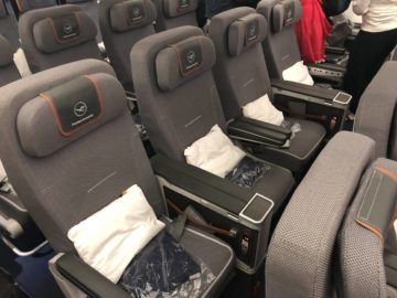lufthansa premium economy b747 8i mittlere reihe